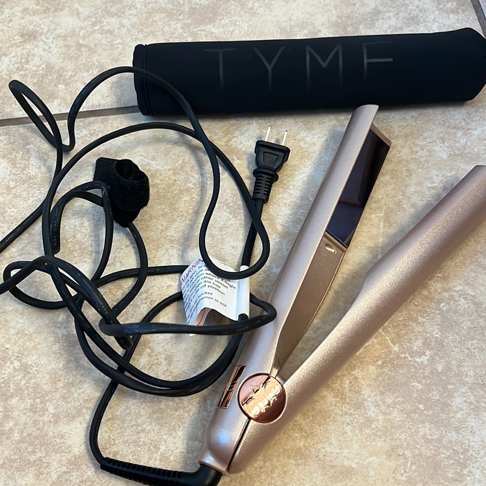 Tyme pro curling iron. Brand new.